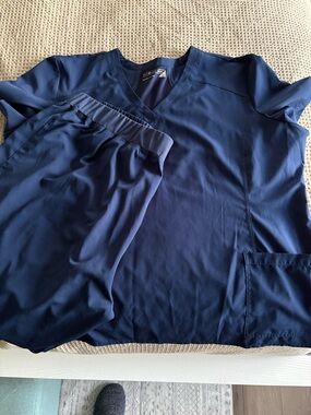 White Cross Navy V-Neck Scrub Top and Jogger Pants Set